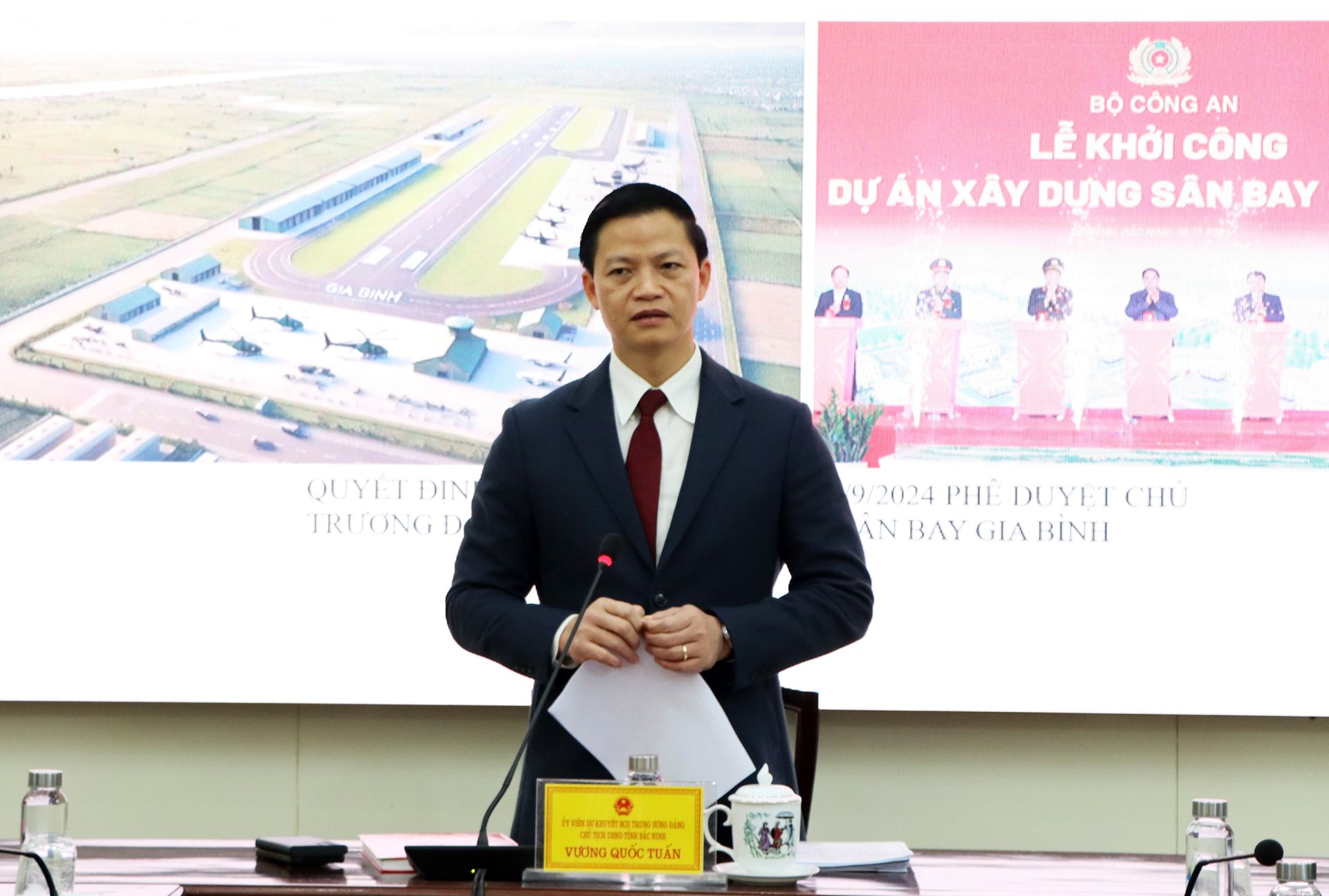 Giám đốc Sở Giao thông vận tải Nguyễn Minh Hiếu tham gia ý kiến tại hội nghị.