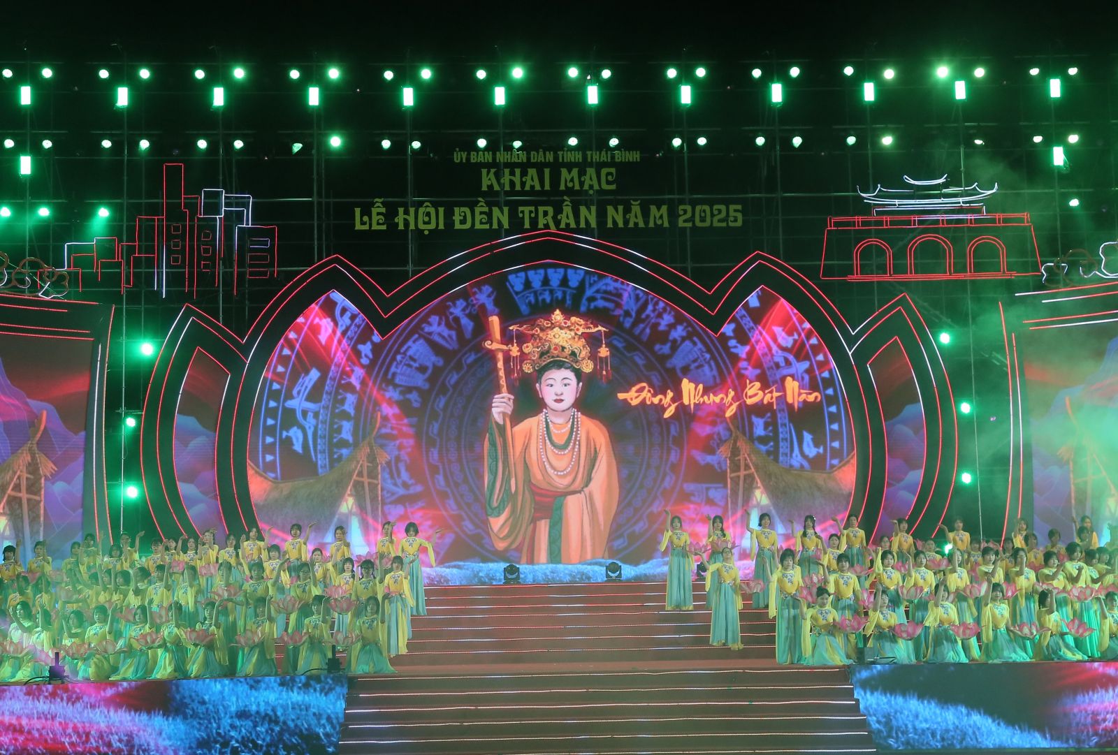 Đây là năm thứ ba, lễ hội đền Trần được tổ chức quy mô cấp tỉnh. Đây là năm thứ ba, lễ hội đền Trần được tổ chức quy mô cấp tỉnh.