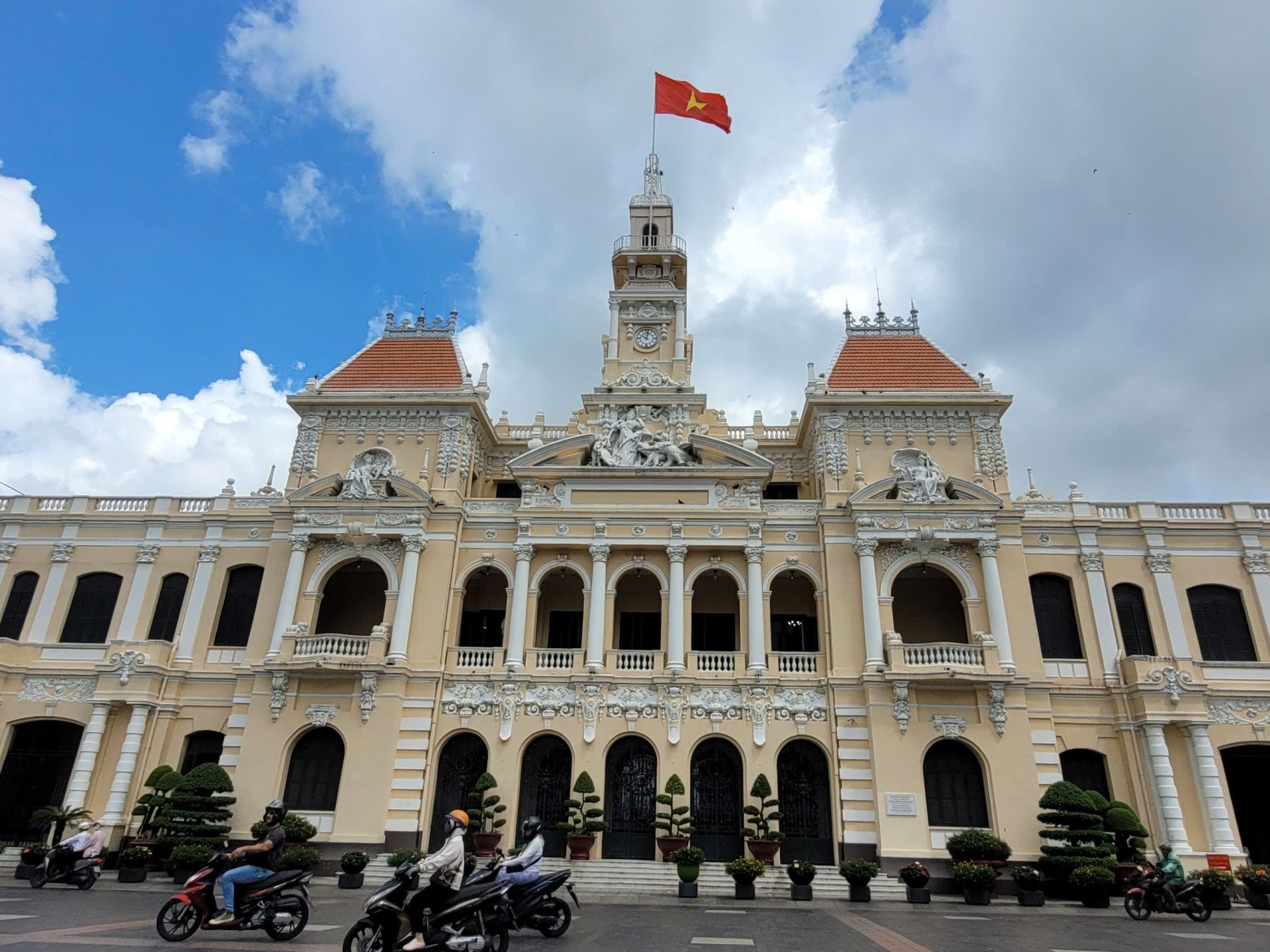 TP. Hồ Chí Minh đẩy mạnh tuyên truyền Kỷ niệm 50 năm Ngày Giải phóng miền Nam, thống nhất đất nước
