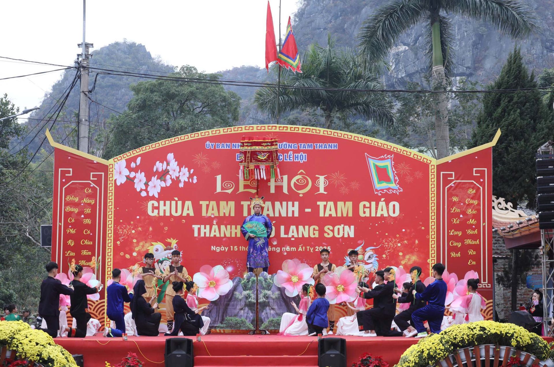 Tiết mục tái hiện danh nhân Ngô Thì Sĩ với xứ Lạng tại Lễ hội Chùa Tam Thanh – Tam Giáo