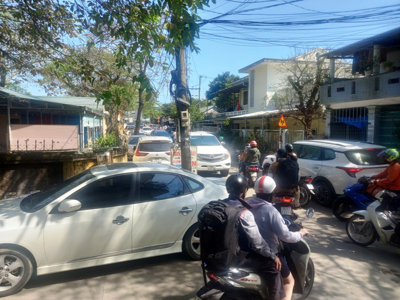 Cầu Phú Lưu tải trọng 1,5 tấn nhưng thường xuyên Cầu Phú Lưu tải trọng 1,5 tấn nhưng thường xuyên