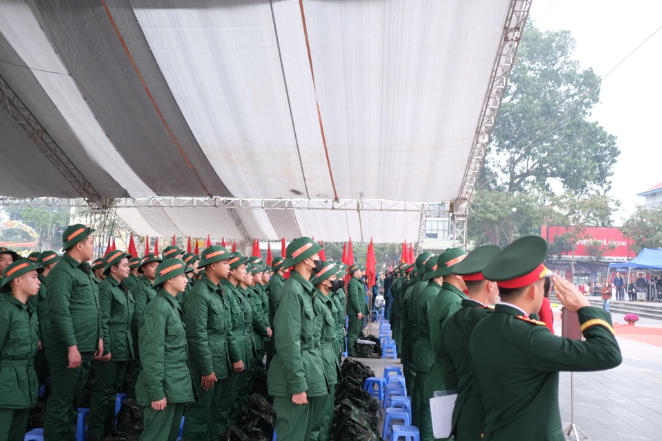 Các tân binh trong thời khắc sẵn sàng lên đường nhận nhiệm vụ. Các tân binh trong thời khắc sẵn sàng lên đường nhận nhiệm vụ.