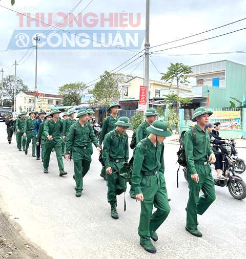 Thanh niên xã Hoà Liên, huyện Hòa Vang lên đường nhập ngũ