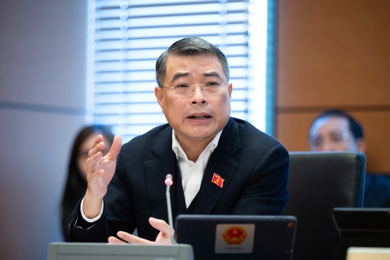 Trưởng Ban Tổ chức Trung ương Lê Minh Hưng thảo luận tại Tổ 16