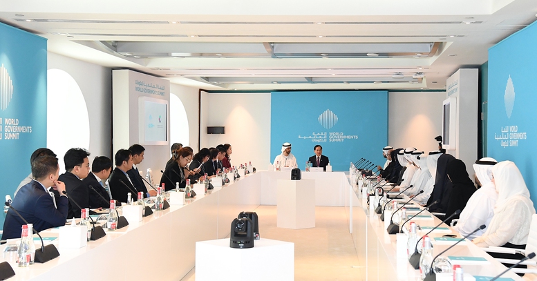 Phó Thủ tướng trao đổi, làm rõ những mối quan tâm của các nhà lãnh đạo trẻ UAE - Ảnh: VGP/Hải Minh Phó Thủ tướng trao đổi, làm rõ những mối quan tâm của các nhà lãnh đạo trẻ UAE - Ảnh: VGP/Hải Minh
