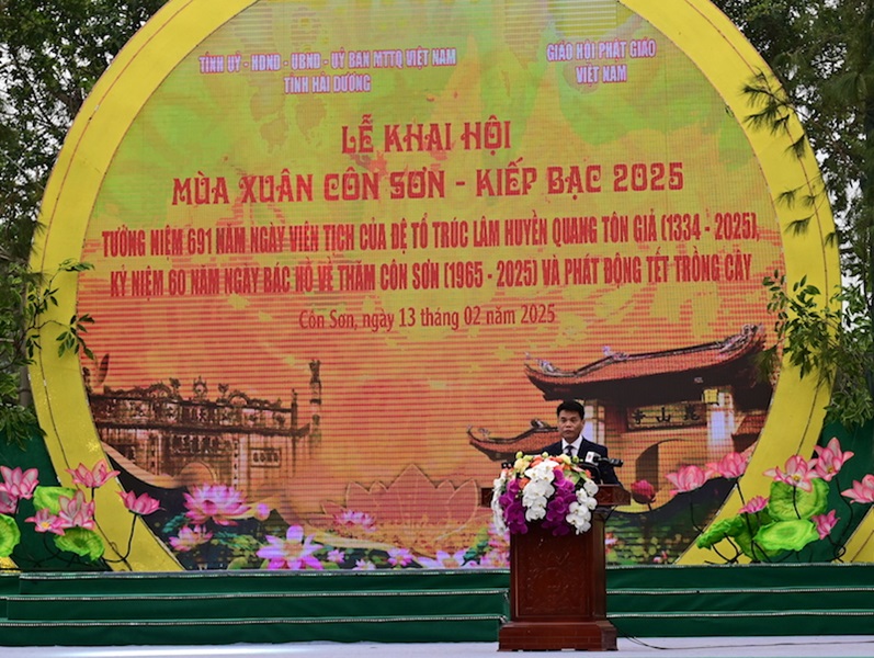 Chủ tịch UBND tỉnh Lê Ngọc Châu đọc diễn văn khai hội