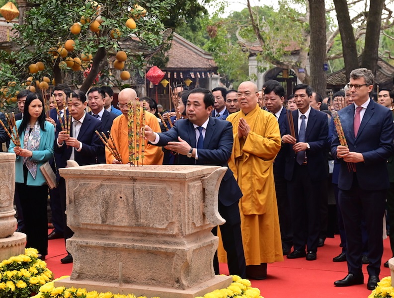 Khai hội mùa xuân Côn Sơn - Kiếp Bạc năm 2025