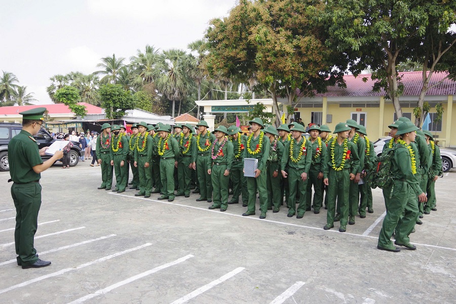 Công tác tiếp nhận chiến sĩ mới được tổ chức nghiêm túc, đảm bảo an toàn về mọi mặt, đúng quy định, tạo tâm lý thoải mái, an tâm, gần gũi cho bộ đội.