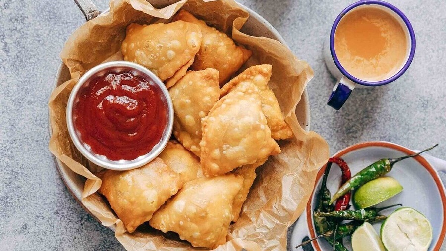 Samosa là một loại bánh xếp truyền thống của Ấn Độ Samosa là một loại bánh xếp truyền thống của Ấn Độ