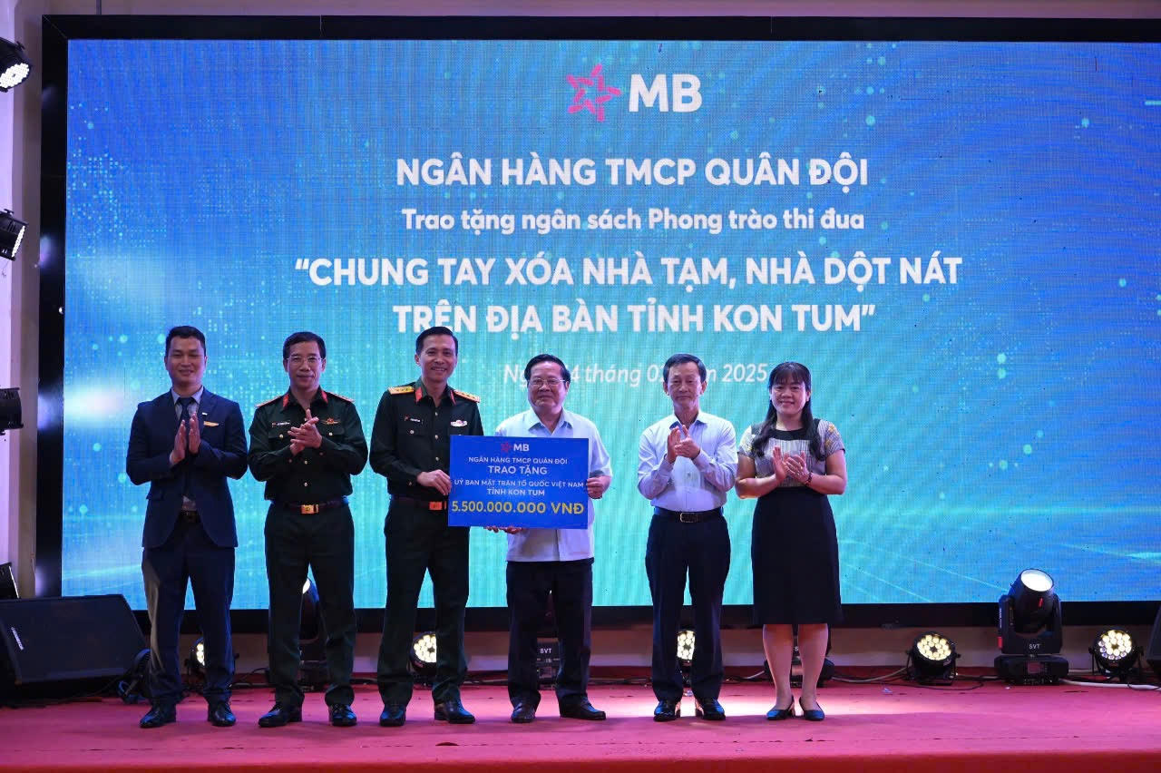 Lãnh đạo MB trao tặng số tiền 5,5 tỷ đồng hỗ trợ tỉnh Kon Tum xóa nhà tạm, nhà dột nát Lãnh đạo MB trao tặng số tiền 5,5 tỷ đồng hỗ trợ tỉnh Kon Tum xóa nhà tạm, nhà dột nát