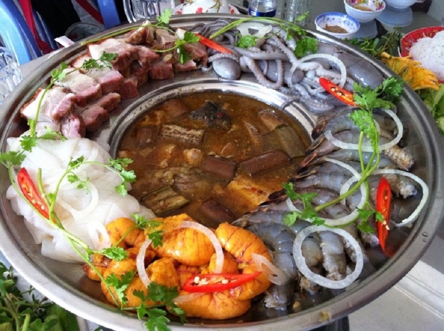 Mắm bò hóc ngày nay dùng làm là gia vị trong món lẩu của người dân miền Tây Nam Bộ Mắm bò hóc ngày nay dùng làm là gia vị trong món lẩu của người dân miền Tây Nam Bộ