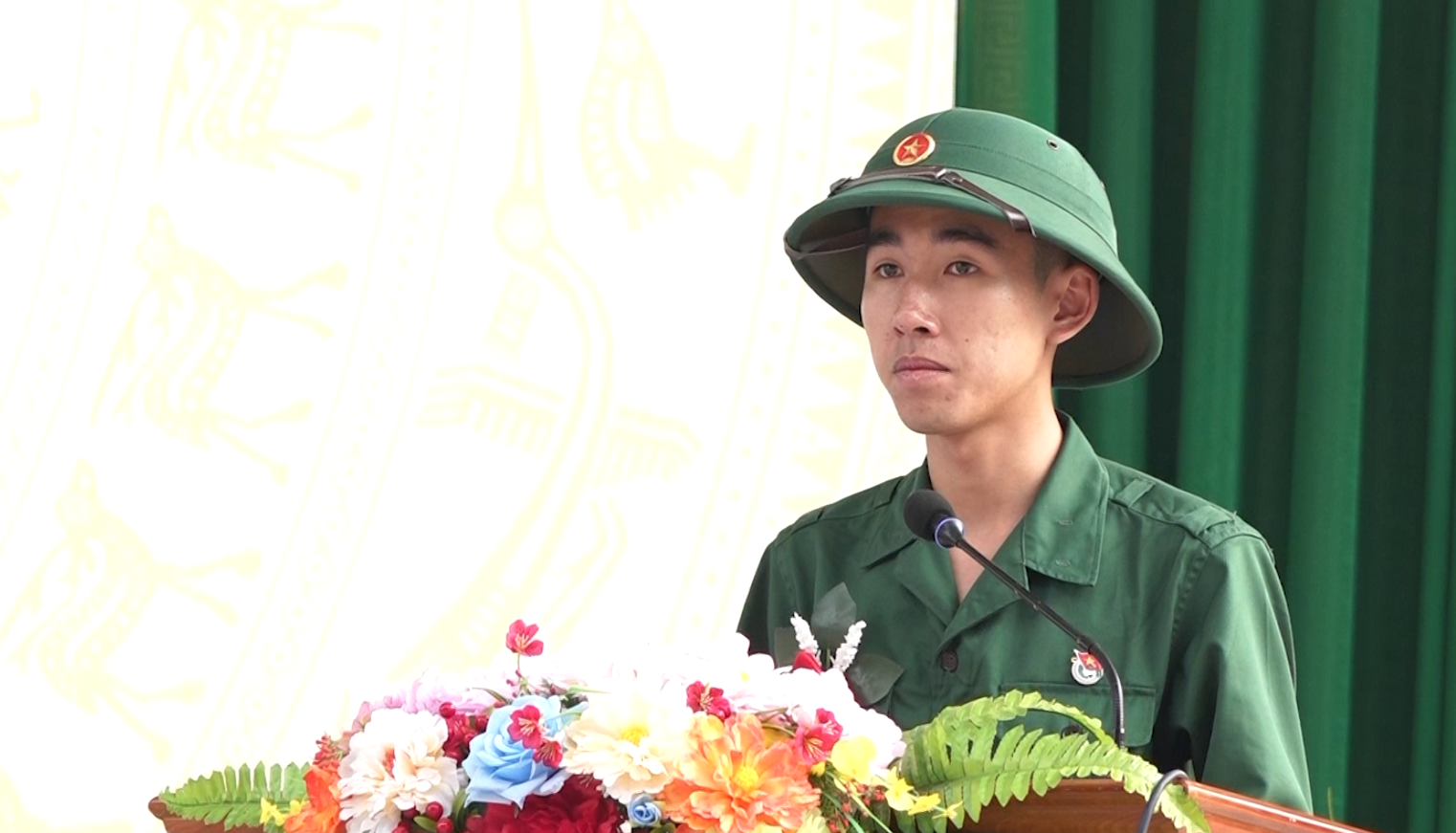 Tân Binh Lò Thanh Bình Đại diện các Tân Binh phát biểu tại buổi lễ Tân Binh Lò Thanh Bình Đại diện các Tân Binh phát biểu tại buổi lễ