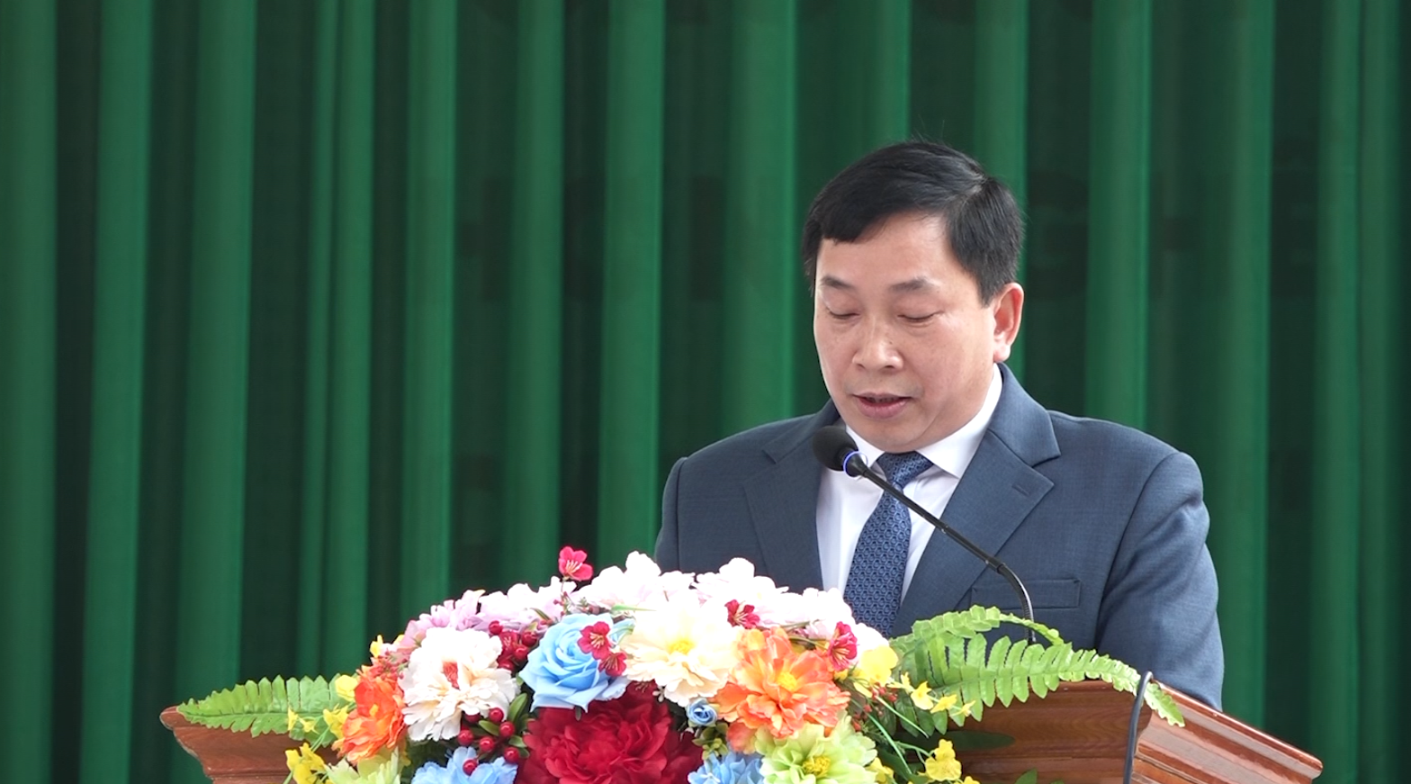 Đồng chí Lù Văn Cường, Ủy viên Ban Chấp hành Thường vụ Huyện ủy, Chủ tịch UBND huyện Yên Châu phát biểu Đồng chí Lù Văn Cường, Ủy viên Ban Chấp hành Thường vụ Huyện ủy, Chủ tịch UBND huyện Yên Châu phát biểu