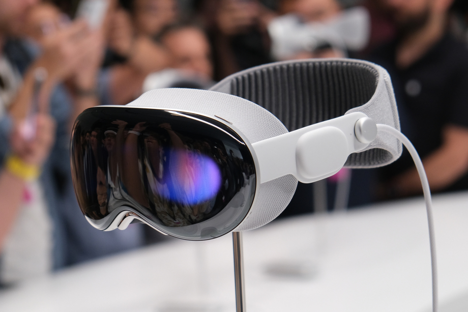 Apple lên kế hoạch bổ sung Apple Intelligence vào kính thực tế ảo Vision Pro, cùng với chế độ cập nhật cho người dùng và ứng dụng nội dung không gian ngay trong tháng 4. Apple lên kế hoạch bổ sung Apple Intelligence vào kính thực tế ảo Vision Pro, cùng với chế độ cập nhật cho người dùng và ứng dụng nội dung không gian ngay trong tháng 4.