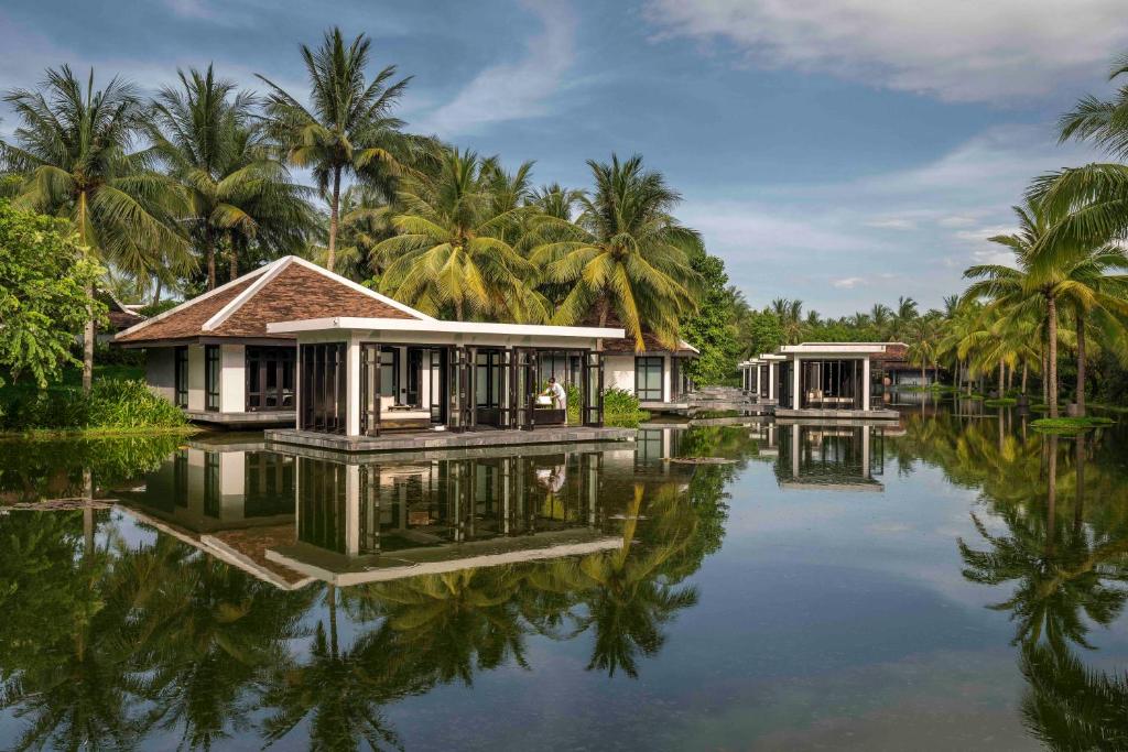 Khu nghỉ dưỡng Four Seasons Resort The Nam Hai (Quảng Nam) sở hữu kiến trúc độc đáo. Ảnh: BQL