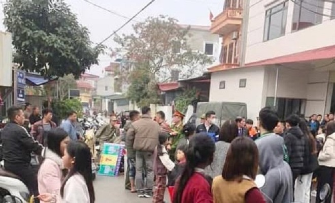 Tổ chức đánh bạc dưới hình thức ném phi tiêu ăn tiền tại lễ hội chùa Tiên vừa bị công an Lạng Sơn bắt giữ Tổ chức đánh bạc dưới hình thức ném phi tiêu ăn tiền tại lễ hội chùa Tiên vừa bị công an Lạng Sơn bắt giữ