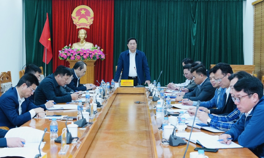 Chủ tịch UBND tỉnh Trần Duy Đông giao nhiệm vụ cho các đơn vị liên quan, để tháo gỡ khó khăn trong giải phóng mặt bằng các dự án điện trên địa bàn huyện Bình Xuyên. Chủ tịch UBND tỉnh Trần Duy Đông giao nhiệm vụ cho các đơn vị liên quan, để tháo gỡ khó khăn trong giải phóng mặt bằng các dự án điện trên địa bàn huyện Bình Xuyên.