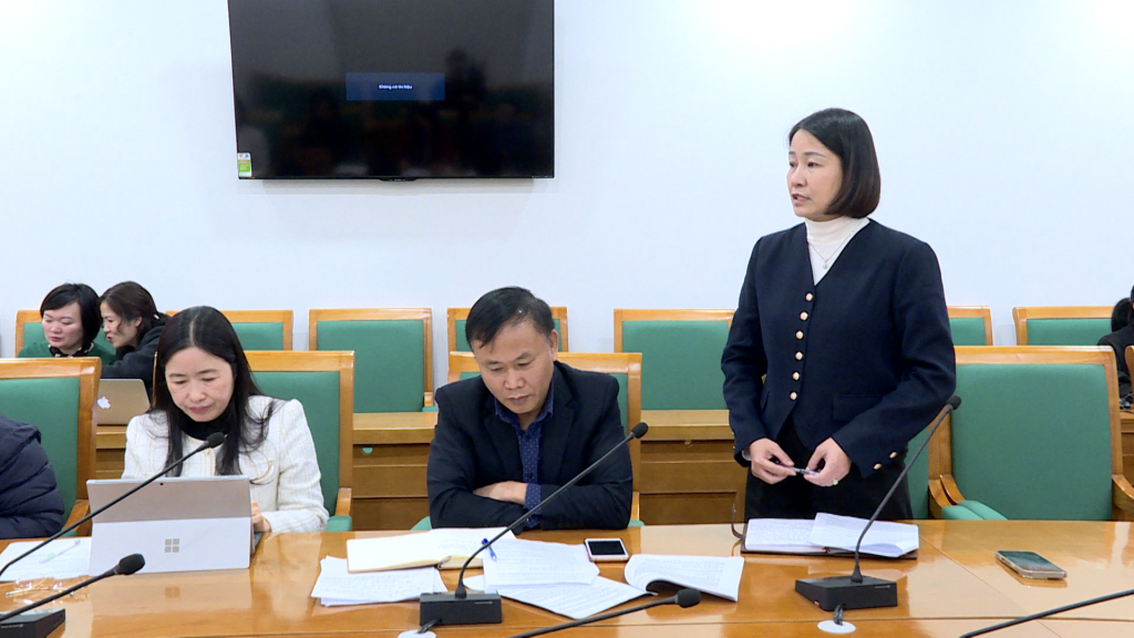 Đại diện trường TH, THCS&THPT Nguyễn Bỉnh Khiêm phát biểu tại cuộc họp. Trường TH, THCS&THPT Nguyễn Bỉnh Khiêm được lựa chọn là trường điểm hệ tư thục triển khai việc nâng cao chất lượng dạy và học ngoại ngữ năm 2025.