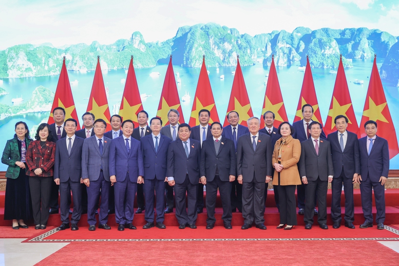 Thủ tướng và các thành viên Chính phủ cùng các đại biểu tại Hội nghị - Ảnh: VGP/Nhật Bắc Thủ tướng và các thành viên Chính phủ cùng các đại biểu tại Hội nghị - Ảnh: VGP/Nhật Bắc