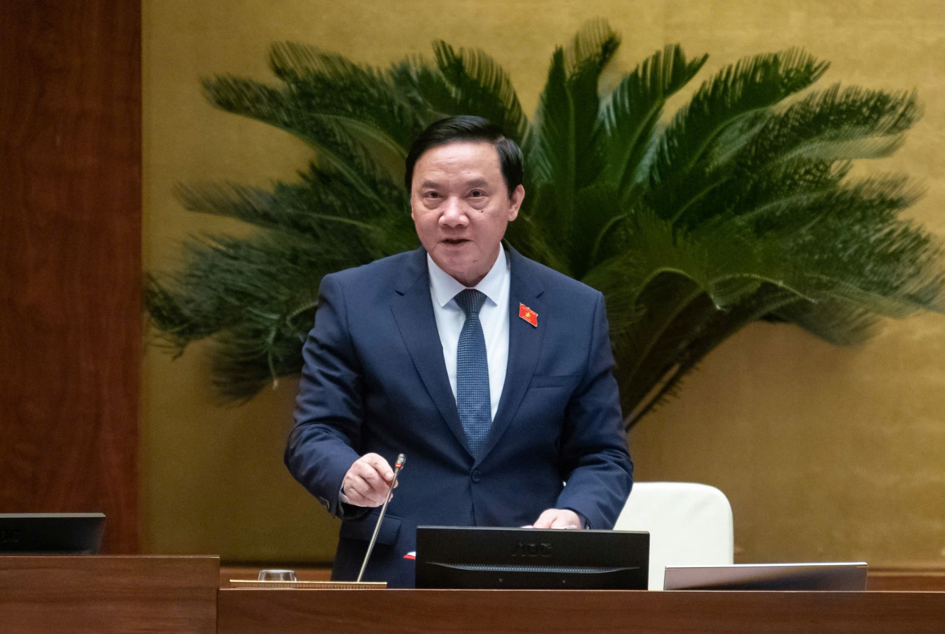 Phó Chủ tịch Quốc hội Nguyễn Khắc Định điều hành nội dung phiên họp