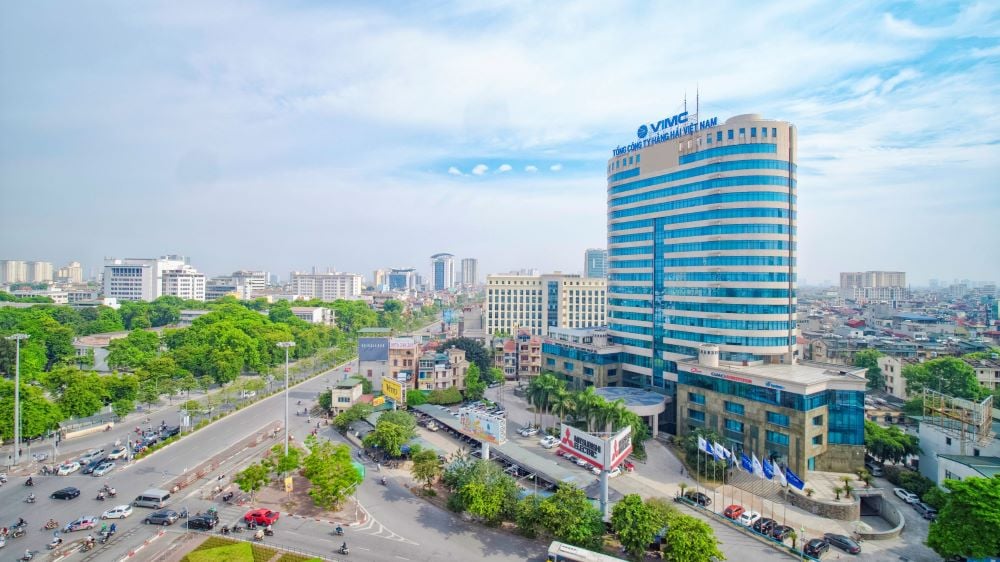 Với sự vươn lên của doanh nghiệp Nhà nước này, thị trường chứng khoán Việt Nam hiện có tổng cộng 18 doanh nghiệp có vốn hóa trên 100.000 tỷ đồng. Với sự vươn lên của doanh nghiệp Nhà nước này, thị trường chứng khoán Việt Nam hiện có tổng cộng 18 doanh nghiệp có vốn hóa trên 100.000 tỷ đồng.