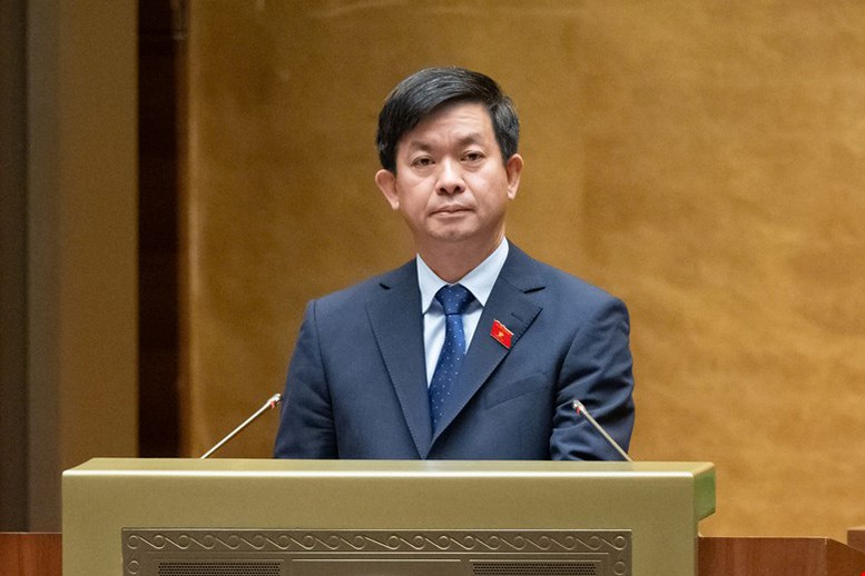 Ủy viên Ủy ban Thường vụ Quốc hội, Tổng Thư ký Quốc hội, Chủ nhiệm Văn phòng Quốc hội Lê Quang Tùng trình bày dự thảo Nghị quyết của Quốc hội. Ủy viên Ủy ban Thường vụ Quốc hội, Tổng Thư ký Quốc hội, Chủ nhiệm Văn phòng Quốc hội Lê Quang Tùng trình bày dự thảo Nghị quyết của Quốc hội.