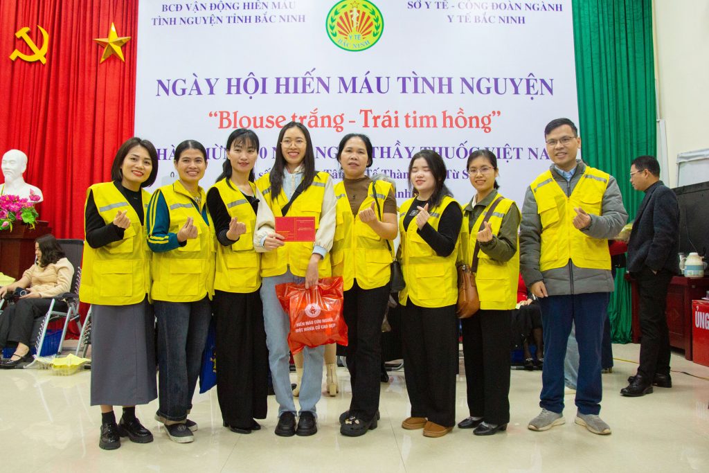 CLB Gia đình hạnh phúc chụp ảnh lưu niệm tại chương trình.