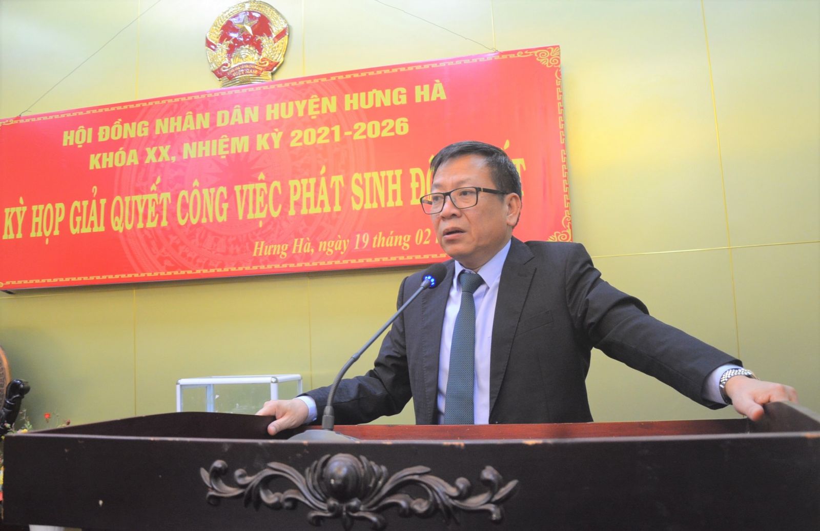 Đồng ch&iacute; Trần Hữu Nam, Ủy vi&ecirc;n BCH Đảng bộ tỉnh, B&iacute; thư Huyện ủy ph&aacute;t biểu chỉ đạo tại Kỳ họp