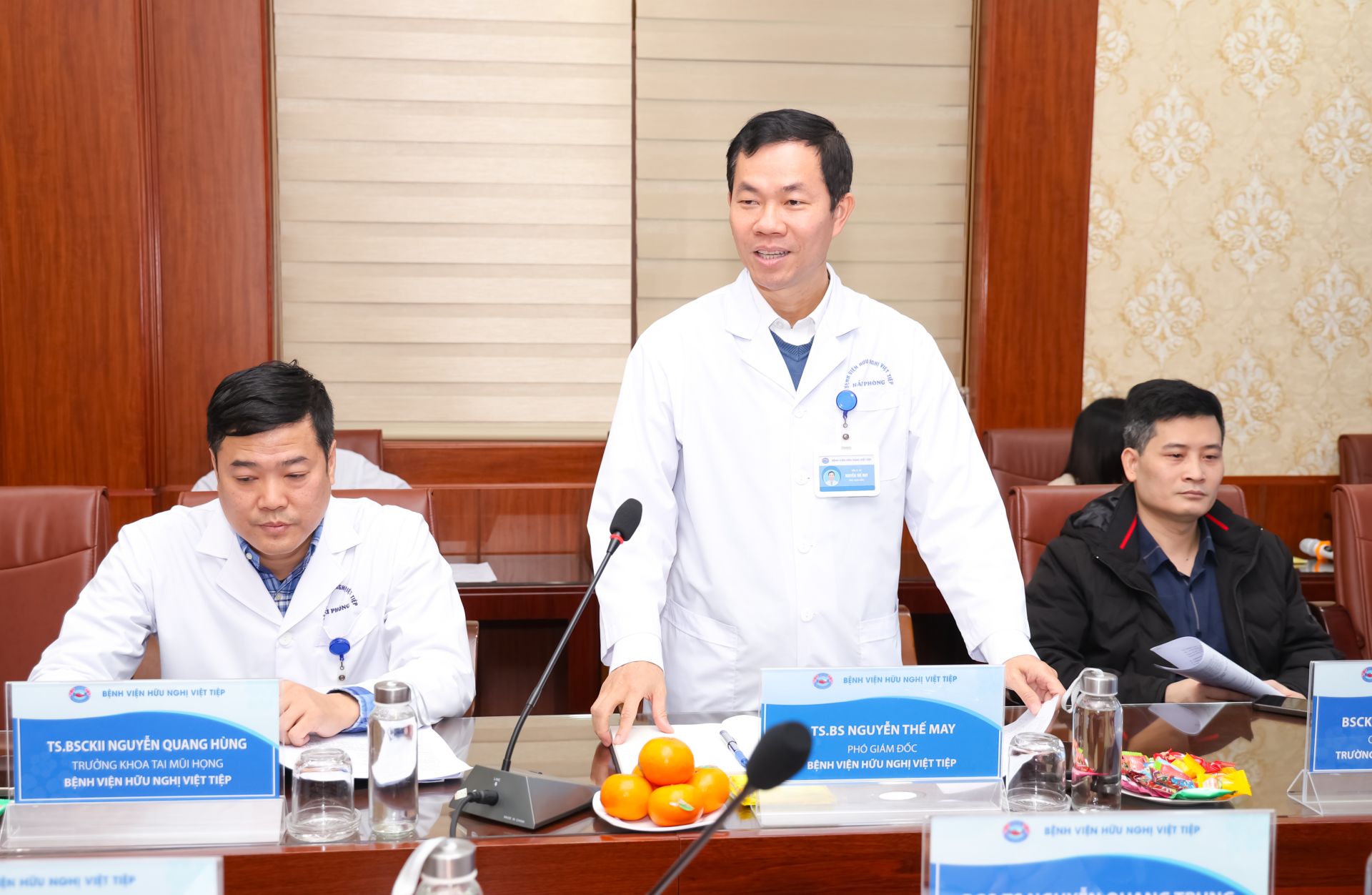 TS.BS Nguyễn Thế May – Phó Giám đốc Bệnh viện Hữu Nghị Việt Tiệp phát biểu tại buổi làm việc với Đoàn công tác Bệnh viện Tai Mũi Họng Trung ương trong khuôn khổ chương trình khảo sát và hợp tác chuyên môn