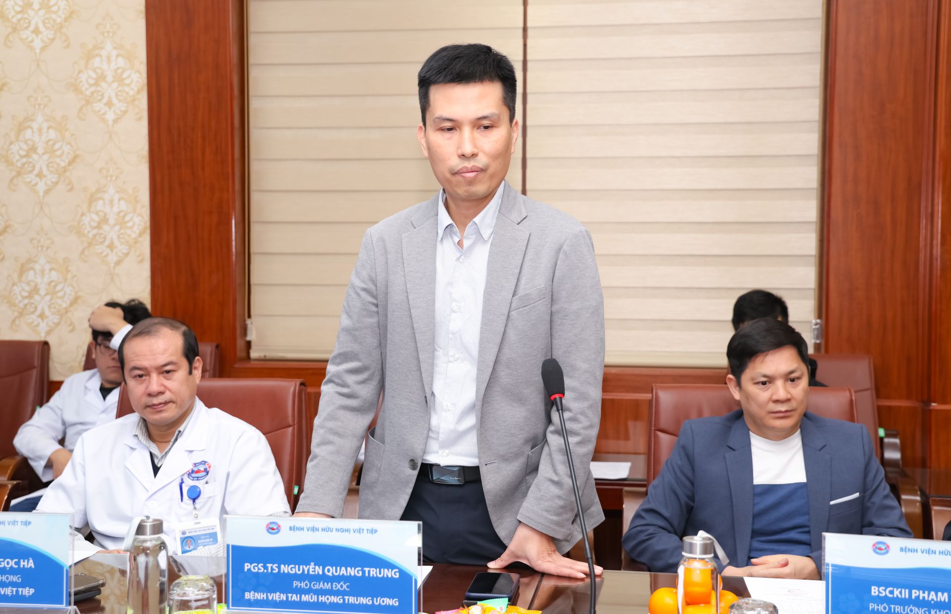 PGS.TS Nguyễn Quang Trung – Phó Giám đốc Bệnh viện Tai Mũi Họng Trung ương phát biểu tại buổi làm việc với Bệnh viện Hữu Nghị Việt Tiệp