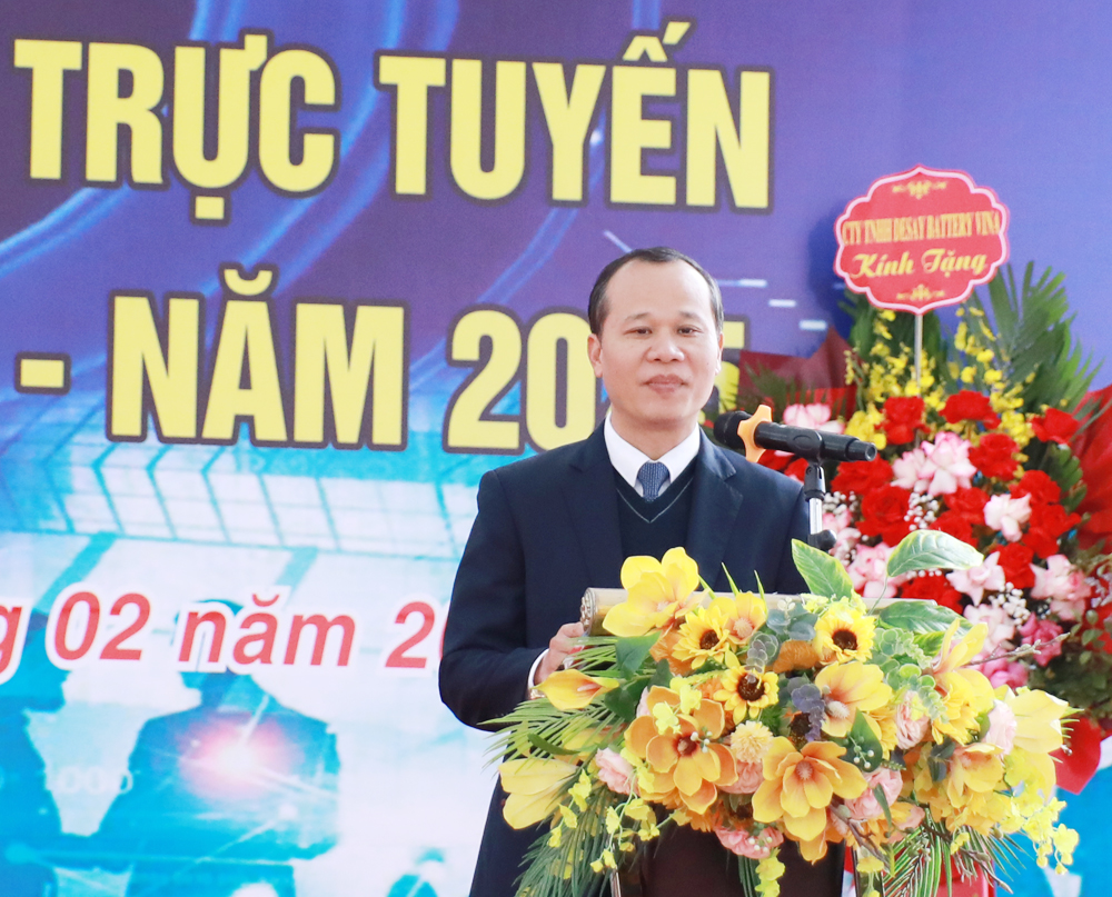 Đồng chí Mai Sơn, Phó Chủ tịch Thường trực UBND tỉnh phát biểu tại phiên giao dịch.