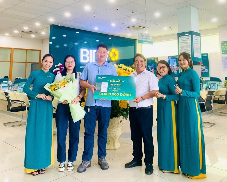 Khách hàng trúng giải Nhất của BIDV Đồng Khởi