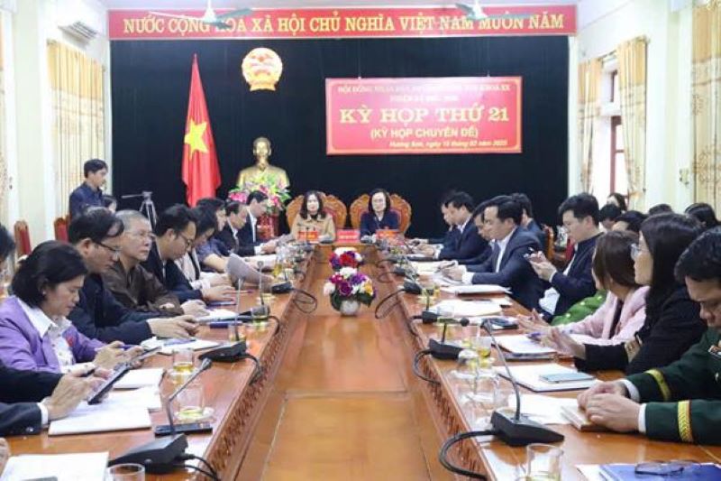 HĐND huyện Hương Sơn họp thông qua Nghị quyết tinh gọn bộ máy.