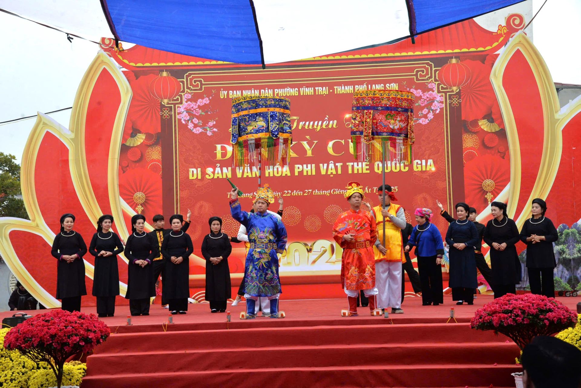 Diễn tích Quan lớn Tuần Tranh được các nghệ nhân biểu diễn tại Lễ khai mạc