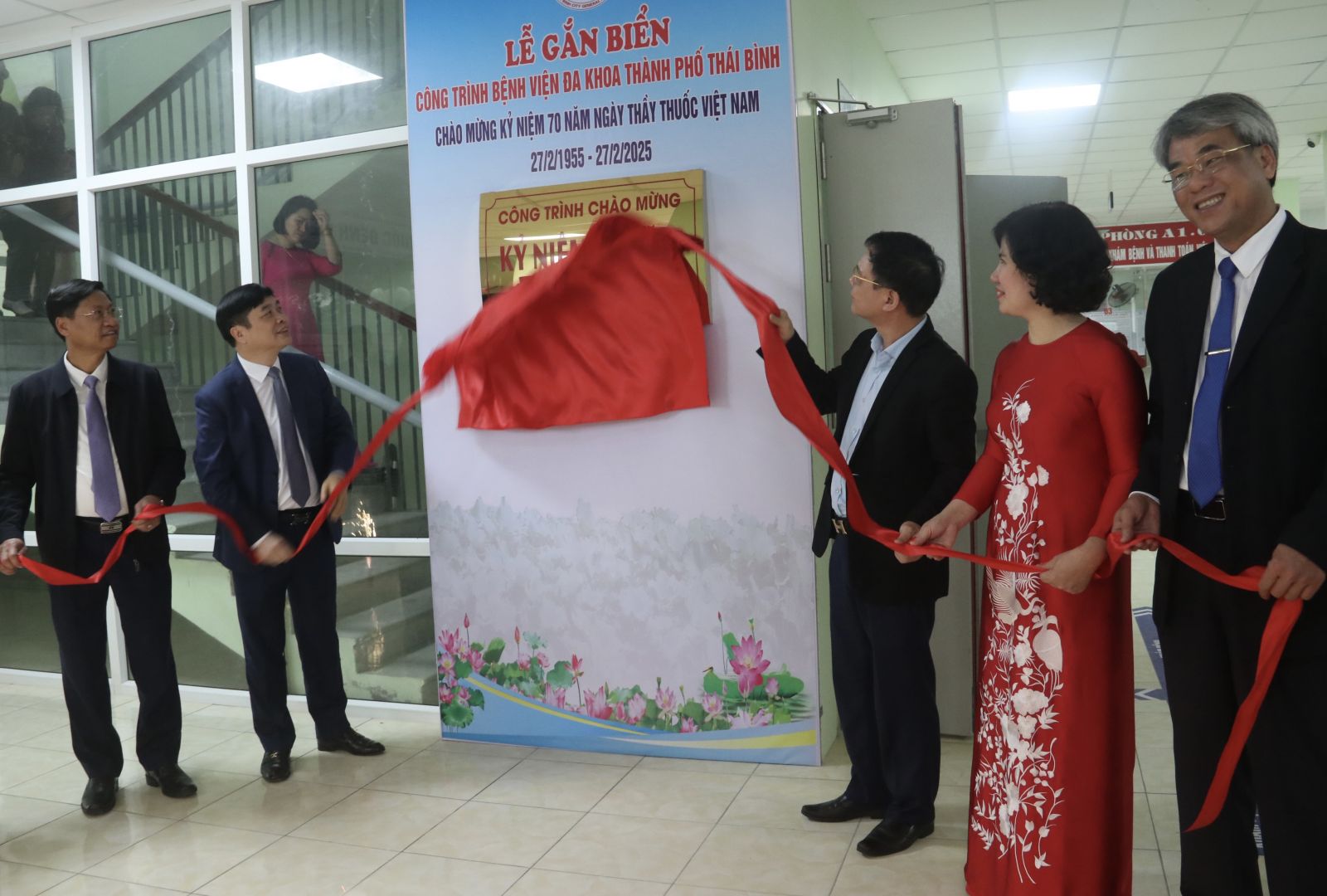 Gắn biển công trình chào mừng 70 năm Ngày Thầy thuốc Việt Nam (27/2/1955-27/2/2025)