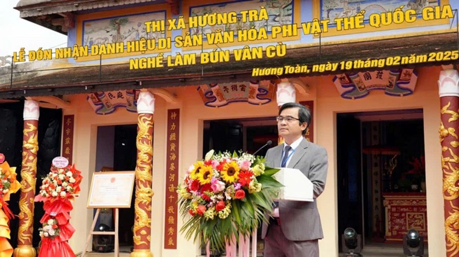 Phó Chủ tịch Ủy ban nhân dân thị xã Hương Trà Đỗ Ngọc An phát biểu tại buổi lễ. Phó Chủ tịch Ủy ban nhân dân thị xã Hương Trà Đỗ Ngọc An phát biểu tại buổi lễ.