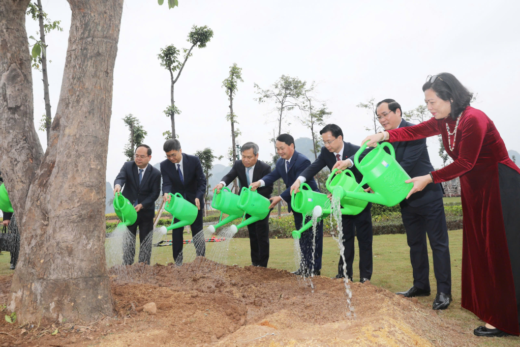 Cây do các đại biểu trồng được đặt tên 