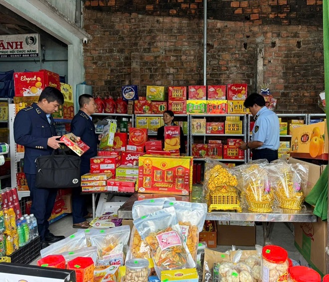 Quảng Ngãi: Tăng cường kiểm tra an toàn vệ sinh thực phẩm trong dịp Lễ hội Xuân 2025