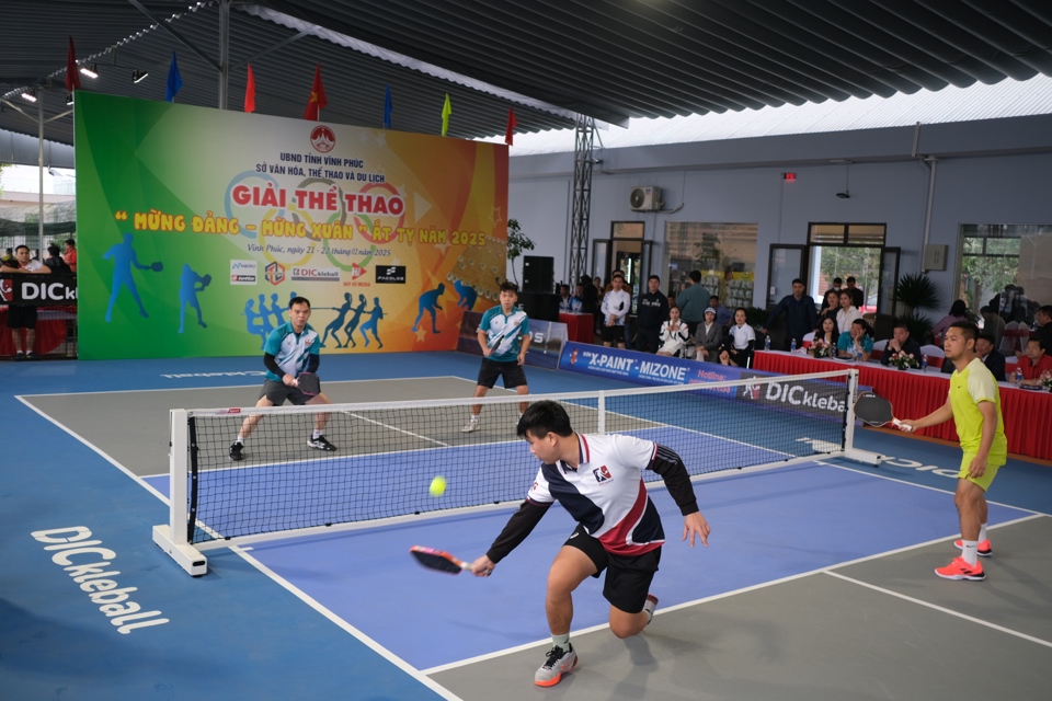 Các vận động viên tranh tài nội dung thi đấu Pickleball sáng 21/2.
