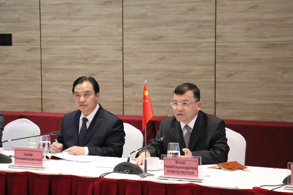 Đại diện lãnh đạo thành phố Sùng Tả, Khu tự trị dân tộc Choang Quảng Tây, Trung Quốc đưa ra nhiều đề xuất phát triển du lịch giữa 2 địa phương.