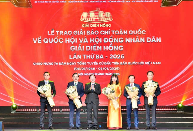 Vietcombank vinh dự 3 lần đồng hành cùng Lễ trao Giải báo chí toàn quốc về Quốc hội và Hội đồng Nhân dân