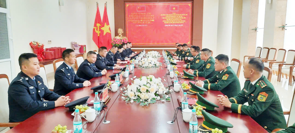 Đồn Biên phòng cửa khẩu cảng Vạn Gia hội đàm với Trạm kiểm tra Biên phòng xuất, nhập cảnh Phòng Thành Đồn Biên phòng cửa khẩu cảng Vạn Gia hội đàm với Trạm kiểm tra Biên phòng xuất, nhập cảnh Phòng Thành