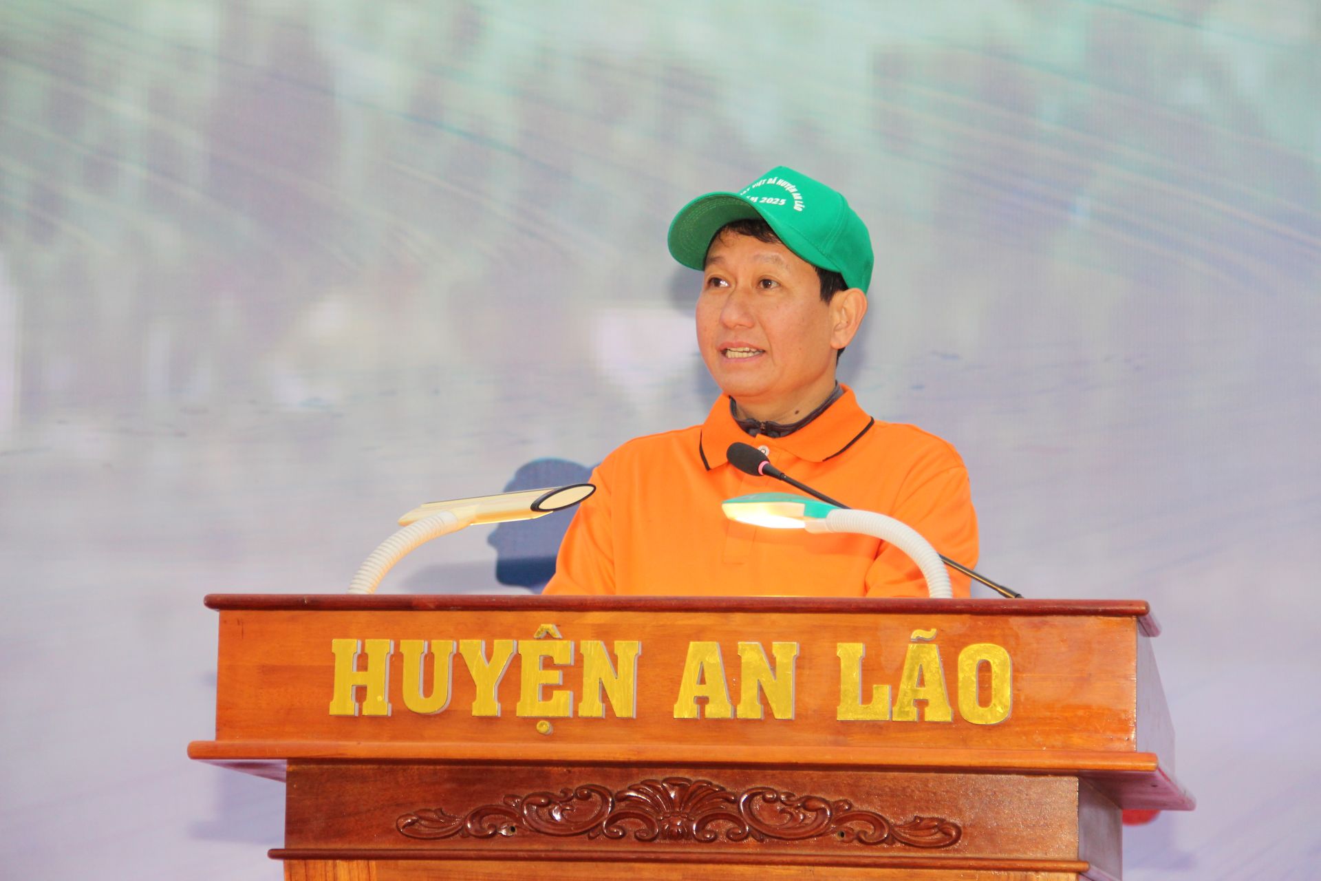 Đồng chí Hà Thế Vinh, Chủ tịch huyện An Lão phát biểu khai mạc giải.