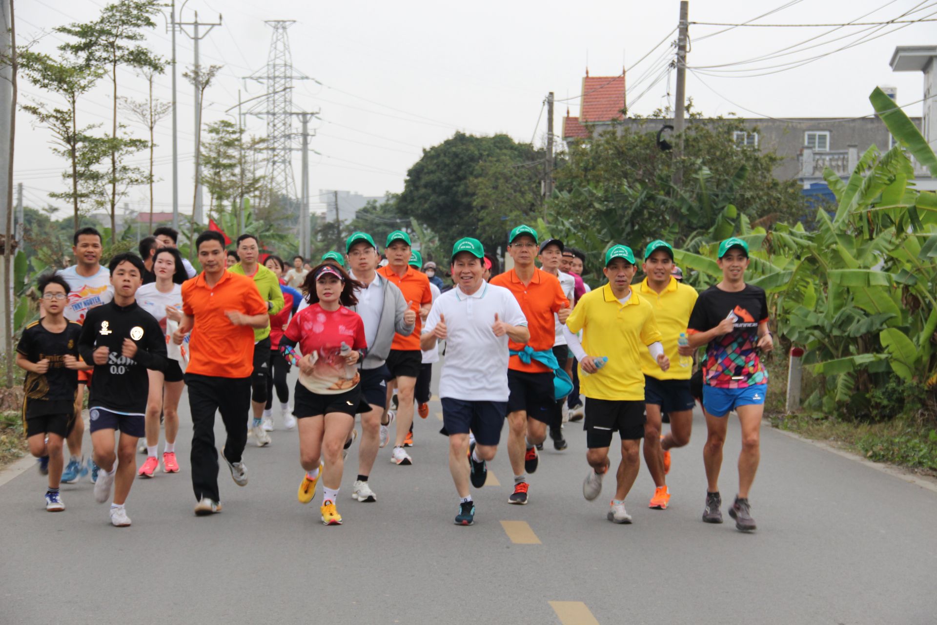 Hơn 700 vận động viên tham gia Giải chạy việt dã huyện An Lão năm 2025