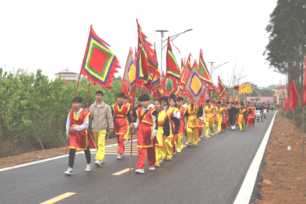 Lễ rước Thần Hoàng. Lễ rước Thần Hoàng.