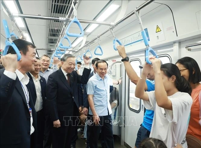 Tổng Bí thư Tô Lâm trải nghiệm thực tế Tuyến Metro số 1 tại TP. Hồ Chí Minh
