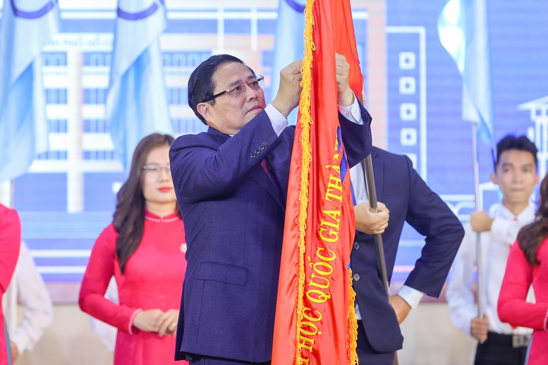 Đại học Quốc gia TP. Hồ Chí Minh phát huy 3 'tiên phong xuất sắc', vào nhóm 100 đại học hàng đầu Châu Á
