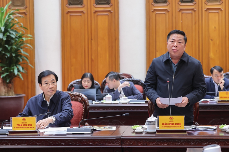 Bộ trưởng Bộ Giao thông vận tải Trần Hồng Minh phát biểu tại cuộc họp - Ảnh: VGP/Nhật Bắc Bộ trưởng Bộ Giao thông vận tải Trần Hồng Minh phát biểu tại cuộc họp - Ảnh: VGP/Nhật Bắc