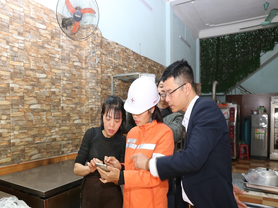 PC Lào Cai đẩy mạnh thanh toán không dùng tiền mặt