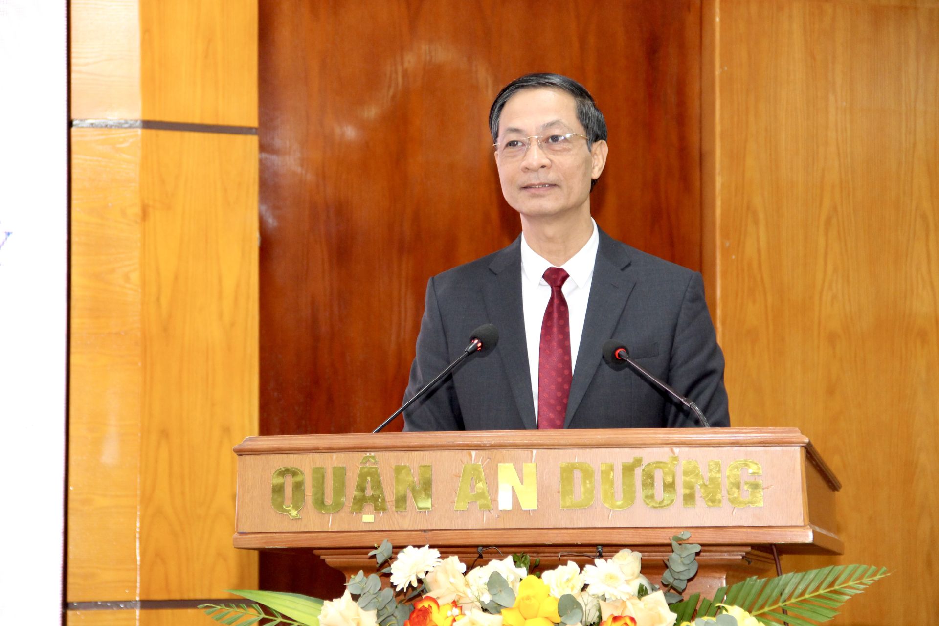 Đồng chí Phó Bí thư Thường trực Thành uỷ phát biểu tại Hội nghị. Đồng chí Phó Bí thư Thường trực Thành uỷ phát biểu tại Hội nghị.